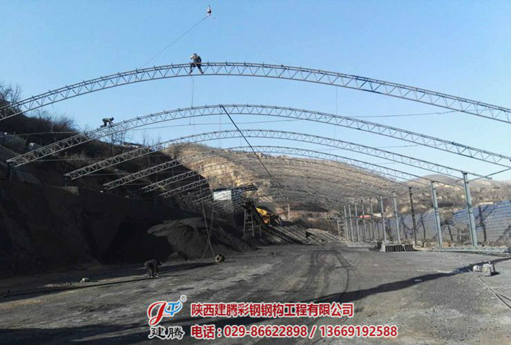 彬縣陳家坪三號井鋼結構圓弧大棚在建中（二）