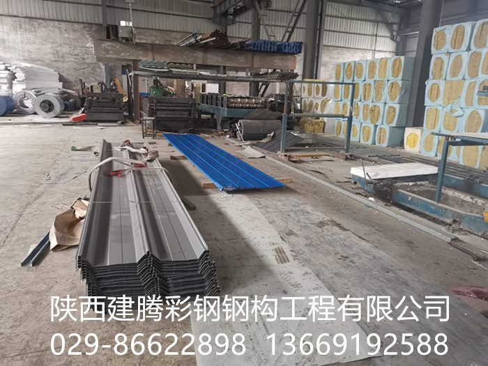 彩鋼瓦生產(chǎn)車間